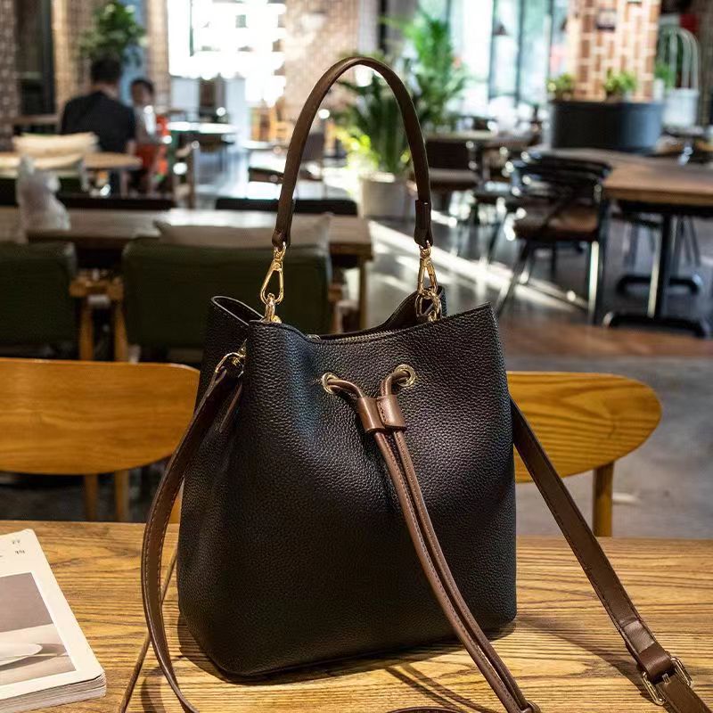 Fashionable and versatile ladies handbag casual style