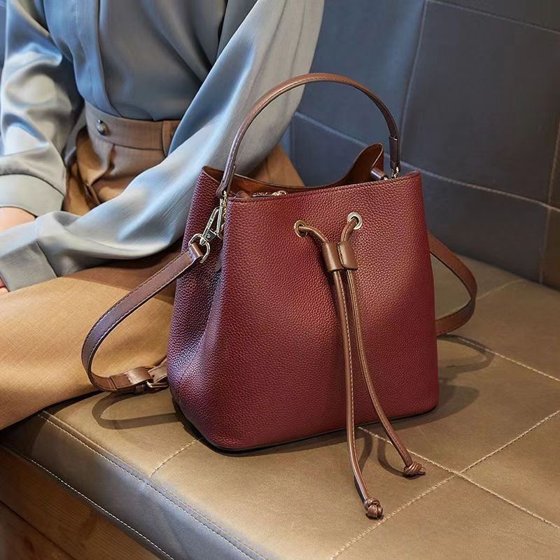 Fashionable and versatile ladies handbag casual style