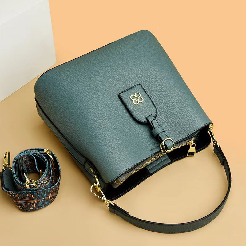 Fashionable women's shoulder bag made of PU leather