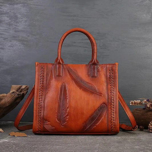 Stylish ladies shoulder bag made of high-quality leather