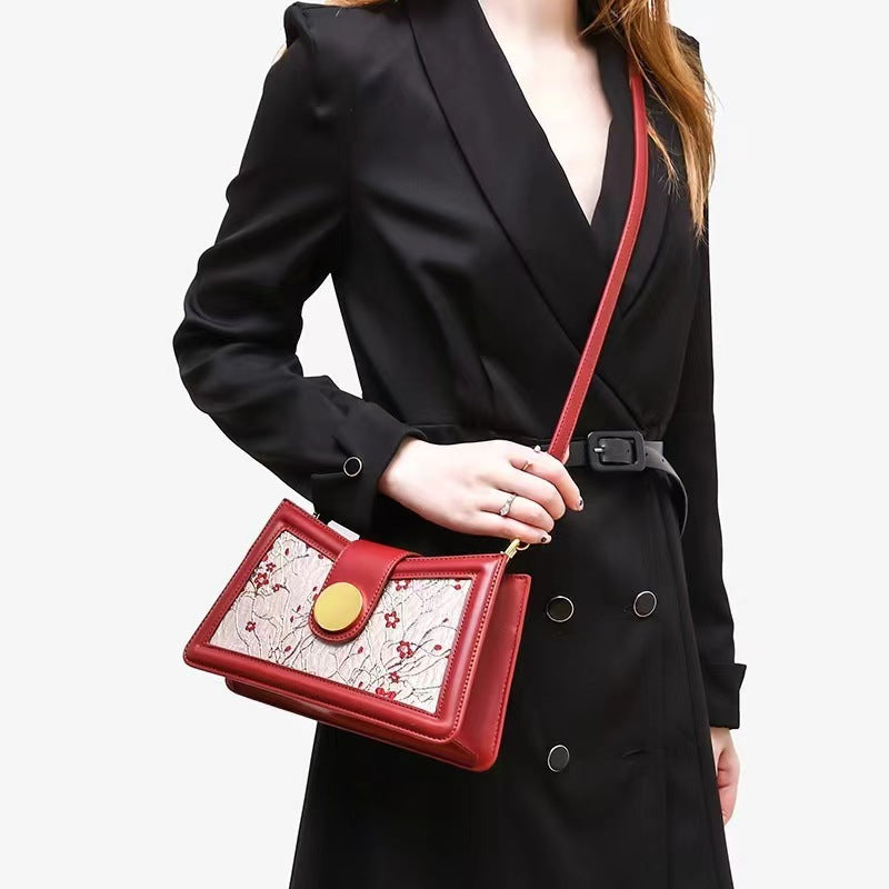 Elegant women's shoulder bag made of PU leather