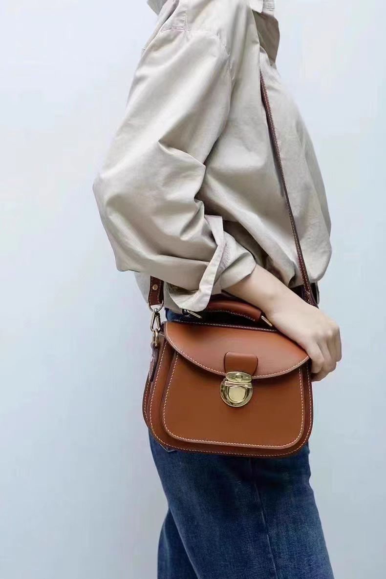 Sac bandoulière en cuir vintage - RHYRGWEK